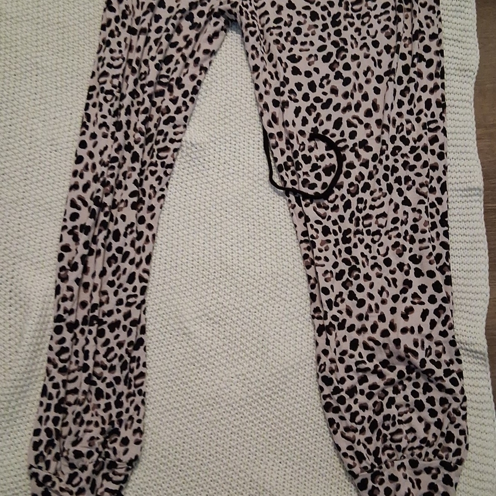 Jessica Simpson Leopard Print Maternity Set - Picture 5 of 6
